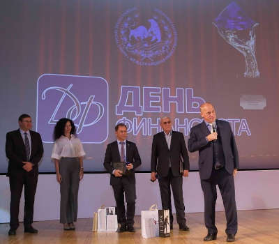Лауреатом премии «Репутация» в номинации «Ученый года» стал декан #ЭФМГУ, профессор А.А. Аузан.