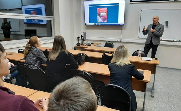 Ухабы рынка недвижимости и авторынка в России
