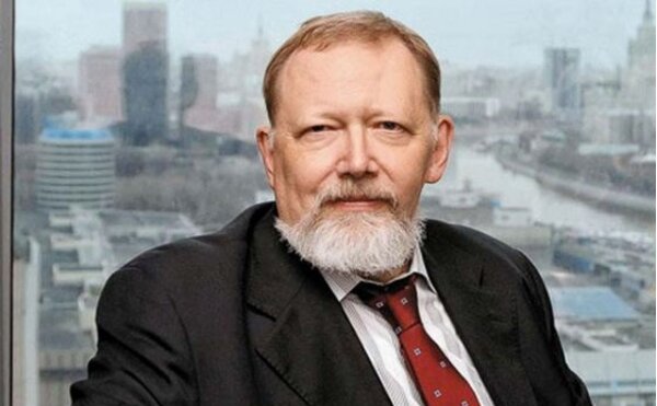 МК и профессор кафедры финансов и кредита ЭФ Сергей Дубинин о нынешнем состоянии финансового сектора, вероятности &quot;заморозки&quot; вкладов, ослаблении курса рубля и о том, как сегодня лучше действовать среднестатистическому россиянину, чтобы сохранить свои сбережения