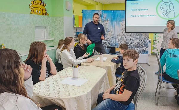 Научный сотрудник Лаборатории финансовой грамотности Ольга Лаврентьева и заведующий кафедрой финансов и кредита Илья Гуров провели занятия по финансовой грамотности для детей в Семейном центре «Гармония» (г. Волоколамск)