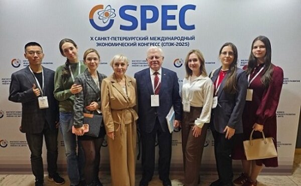 МАГИСТРАНТЫ И ПРЕПОДАВАТЕЛИ ПРОГРАММЫ «НАЦИОНАЛЬНЫЕ МОДЕЛИ УСТОЙЧИВОГО РАЗВИТИЯ» НА САНКТ-ПЕТЕРБУРГСКОМ ЭКОНОМИЧЕСКОМ КОНГРЕССЕ (СПЭК-2025)