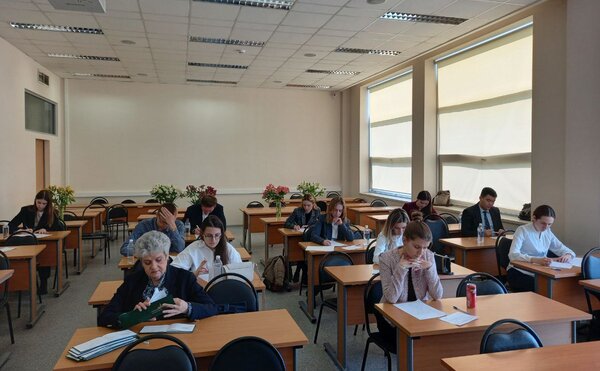 Студенты магистерской программы &quot;Национальные модели устойчивого развития&quot; успешно сдали государственный экзамен