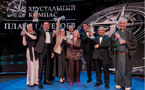 Планета героев: в Москве наградили лауреатов XIII национальной премии «Хрустальный компас».
