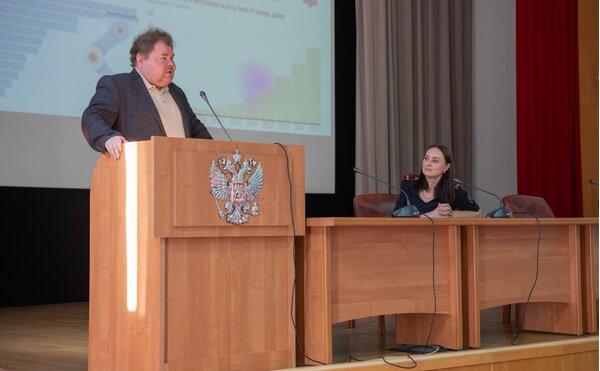 Петровка, 38 и преподаватель кафедры мировой экономики ЭФ Владимир Окунев об искусственном интеллекте и мошенничестве с использованием ИИ