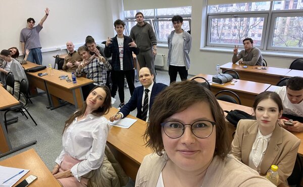 25 марта студенты 3 курса направления «Менеджмент» приняли участие в игре «Кораблекрушение» (курс «Дизайн-мышление и креативность»)
