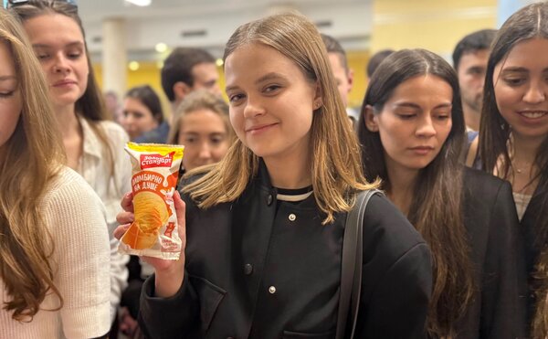 Прошла ежегодная акция от Арнест ЮниРусь «Мороженое первокурсникам»