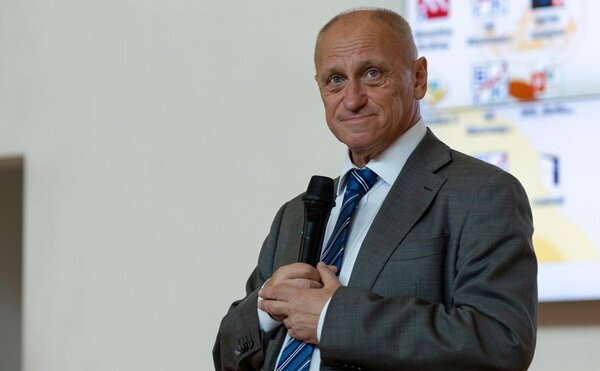 РБК и декан ЭФ Александр Аузан о диагностике &quot;культурного кода&quot; в крупных компаниях и &quot;таблетке от выгорания&quot;