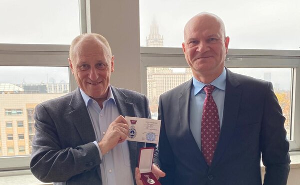 За вклад в развитие образовательной и инновационной деятельности