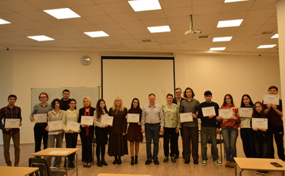 Конкурс презентаций на английском языке на экономическом факультете филиала МГУ в городе Баку