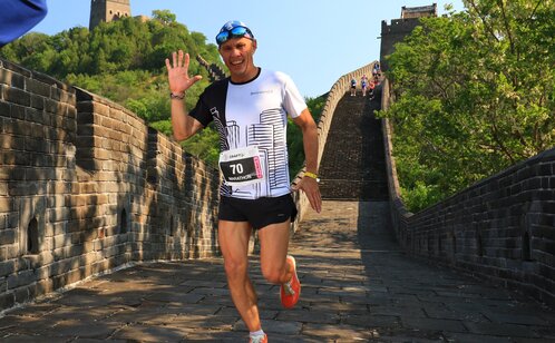 Доцент кафедры экономики для естественных и гуманитарных факультетов В.А. Новиков принял участие в 22-ом Марафоне по Великой китайской стене