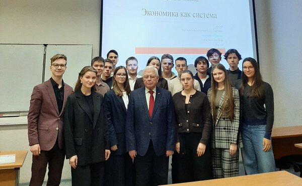 НЕТ ТЕМ, БЕЗРАЛИЧНЫХ ДЛЯ ПЕРВОКУРСНИКА ЭКОНОМА!