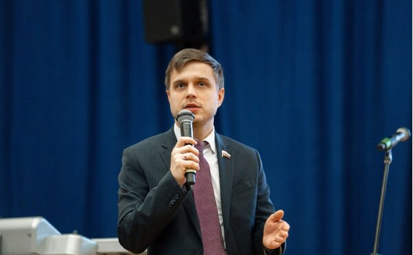 На ЭФ МГУ состоялась встреча студентов с Первым заместителем председателя Комитета Государственной Думы по информационной политике, информационным технологиям и связи Ткачёвым Антоном Олеговичем