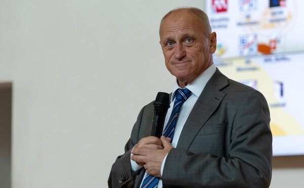 Радио РБК и декан ЭФ Александр Аузан об учебнике по экономике Валерия Фадеева