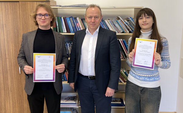 Награждение участников молодежной конференции «Исторические судьбы российских реформ в контексте мирового экономического развития» в г. Баку