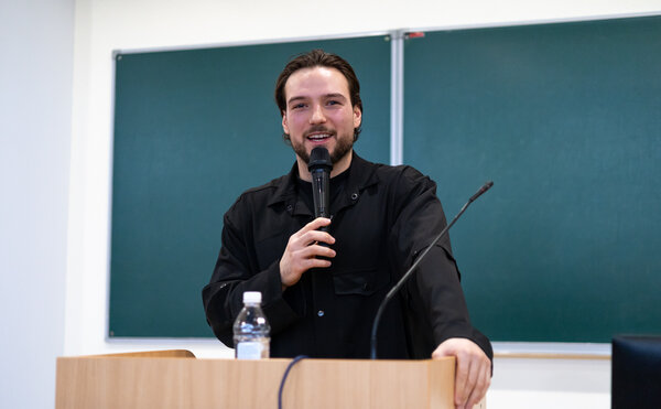 День в МГУ: бизнес-тренинг «Ловушка знаний: почему мы летаем в своих «глюках» и не можем приземлиться к результату?»