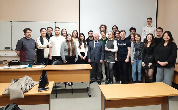 Магистранты программы "Национальные модели устойчивого развития" успешно завершили курс "Политическая экономия глобальных процессов"