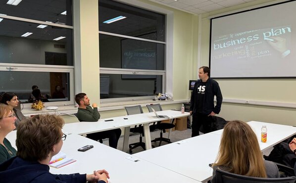 15 октября состоялось открытое мероприятие по бизнес-моделированию, организованное в рамках Акселерационной программы МГУ!