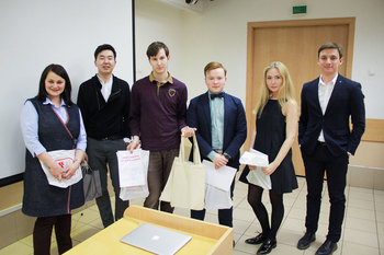 Команда студентов ЭФ МГУ заняла третье место в Шестом межвузовском  конкурсе анализа бизнес кейсов на английском языке