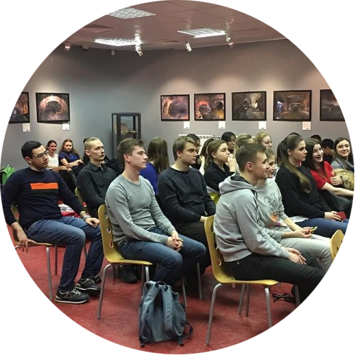 Выездное занятие курса "Маркетинговые коммуникации" в Российской библиотеке для молодёжи