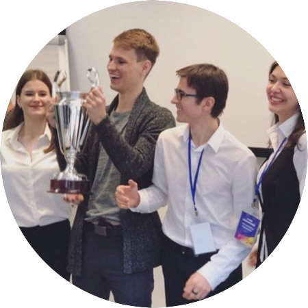 Команда с участием студентов магистерской программы «Маркетинг» ЭФ МГУ стала обладателем Кубка чемпионов McKinsey!