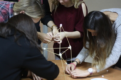 Первое знакомство и Marshmallow Challenge