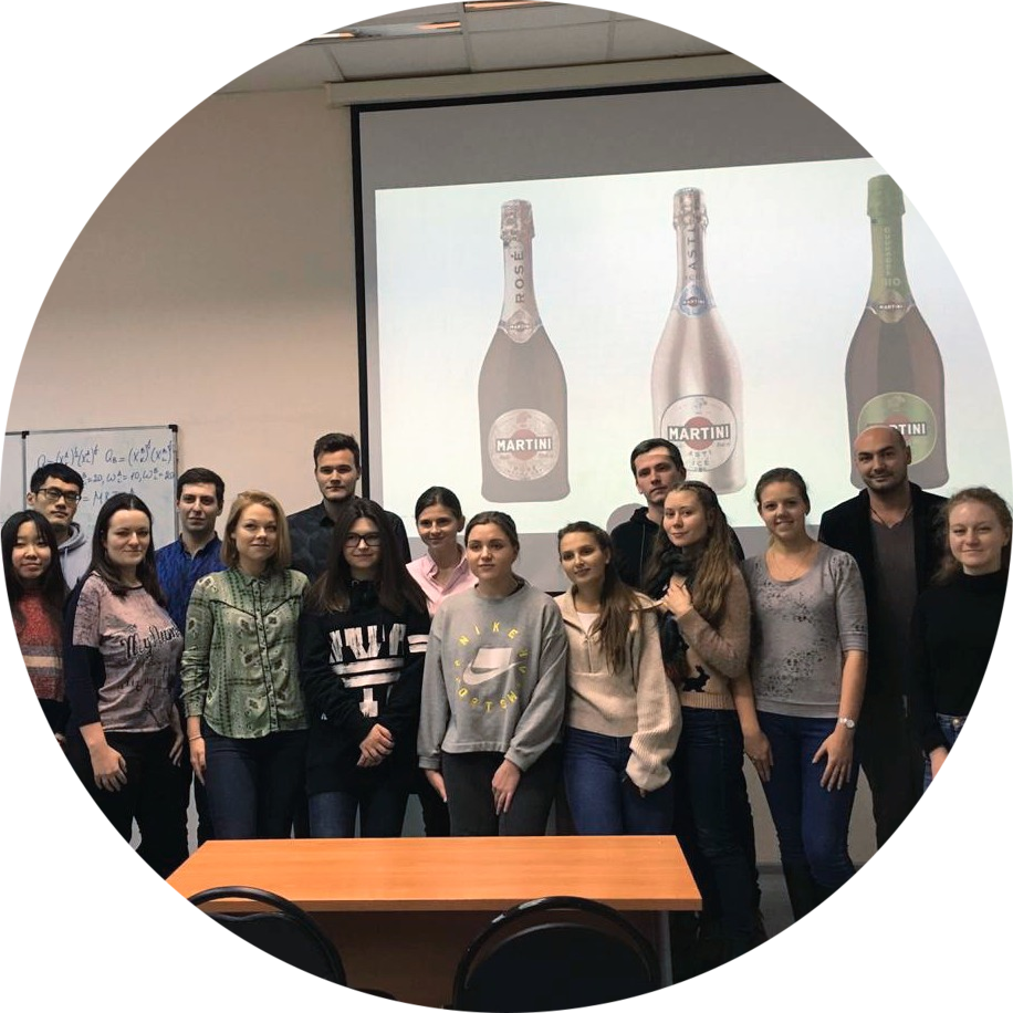 Мастер-класс категорийного директора компании Bacardi Максима Иванова: вывод новых товаров в категории игристых вин