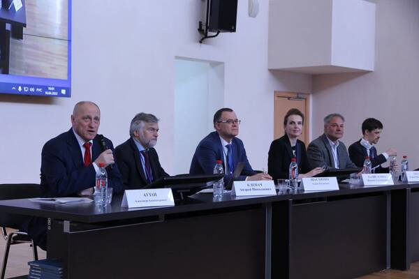 Начало работы конференции Ломоносовские чтения-2022 «Наука и искусство экономической политики в кризисных условиях»