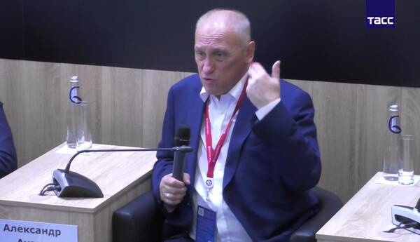 Декан ЭФ профессор А.А. Аузан выступил на сессии «Технологии будущего России – это…» Петербургского международного экономического форума