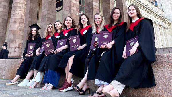 17 выпускников программы «Маркетинг» 2022 года получили дипломы с отличием