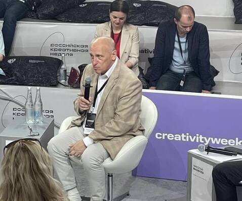 Декан ЭФ профессор А.А. Аузан выступил на сессии «Режим безопасности: что нужно российской креативной отрасли для стабильной работы?»  в рамках Российской креативной недели