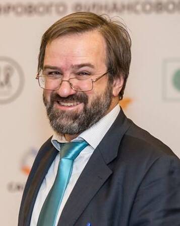 ОТР и заведующий лабораторией финансовой грамотности ЭФ Ростислав Кокорев о том, для чего нужна финансовая грамотность и как повысить ее уровень
