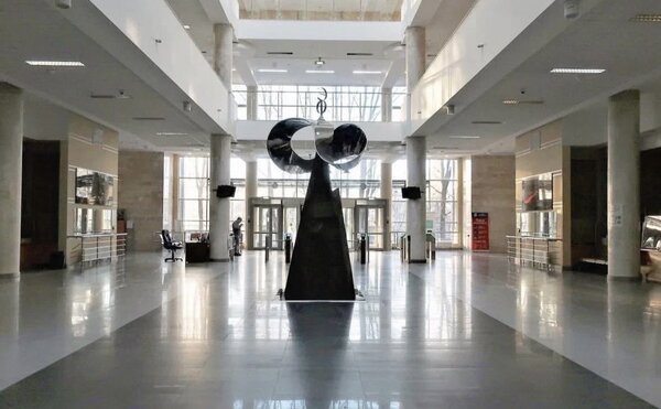 Сотрудникам ЭФ  присвоены почетные звания «Заслуженный профессор Московского университета», «Заслуженный преподаватель Московского университета», «Заслуженный научный сотрудник Московского университета», «Заслуженный работник Московского университета»