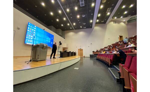 15 декабря  на Экономическом факультете прошла открытая лекция Владимира Седова, основателя группы компаний «Аскона» и Доброграда